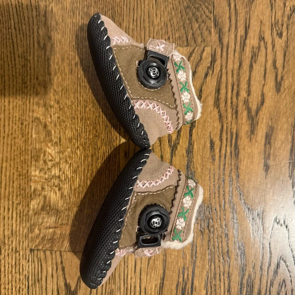 Pediped Embroidered Baby Shoes with Cozy Fur Lining and BOA Closure